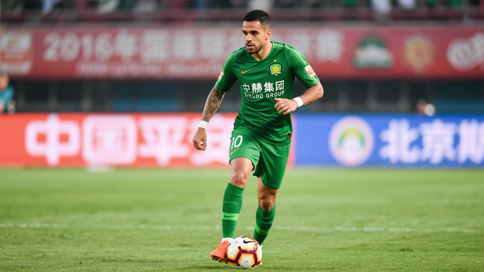 展现出足球 展现出足球